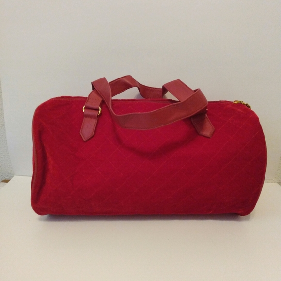 K L Red Quilted Velvet Zip Faux Leather Double Handle Travel Duffel ShoulderBag - Picture 3 of 14